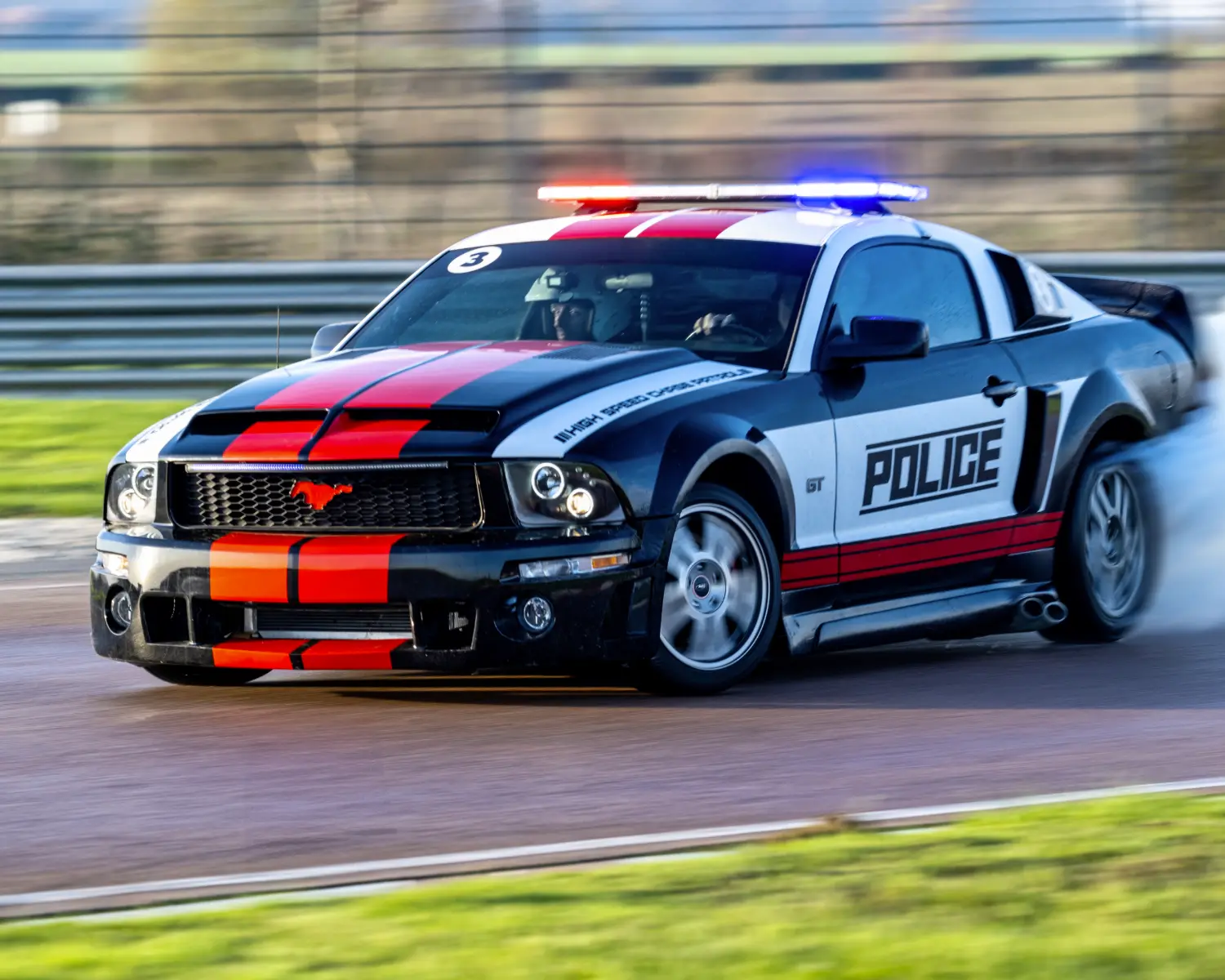 Baptême de pilotage drift Mustang sur circuit